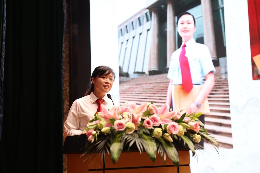 讲春梅故事 学英模精神 育法学新人——永利3044官网唯一与邵阳法院联合开展读书报告会·座谈会