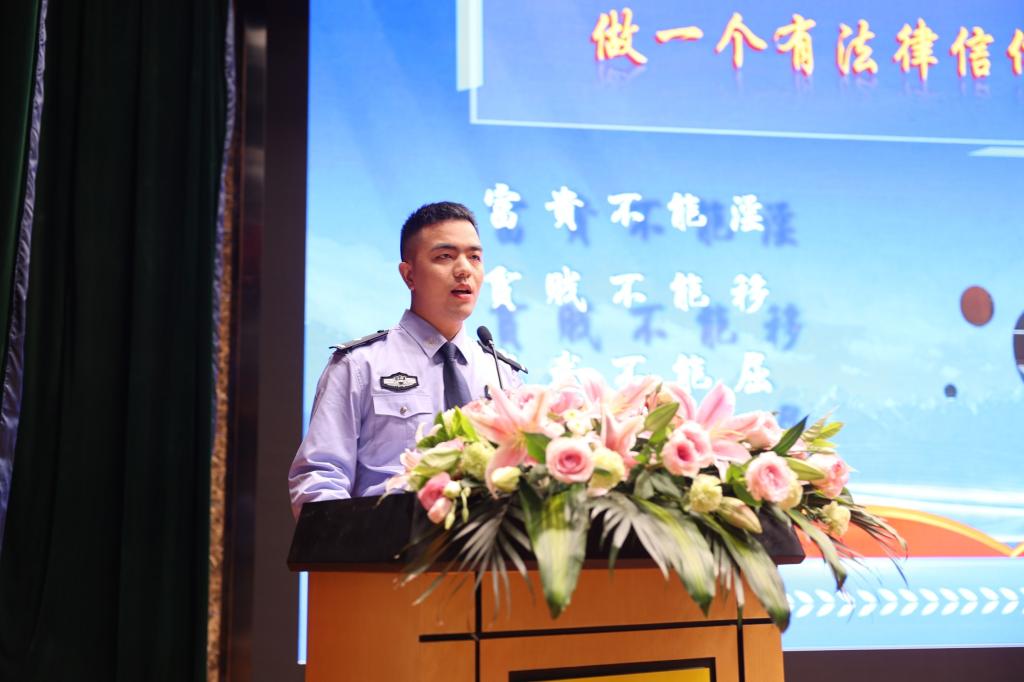 讲春梅故事 学英模精神 育法学新人——永利3044官网唯一与邵阳法院联合开展读书报告会·座谈会